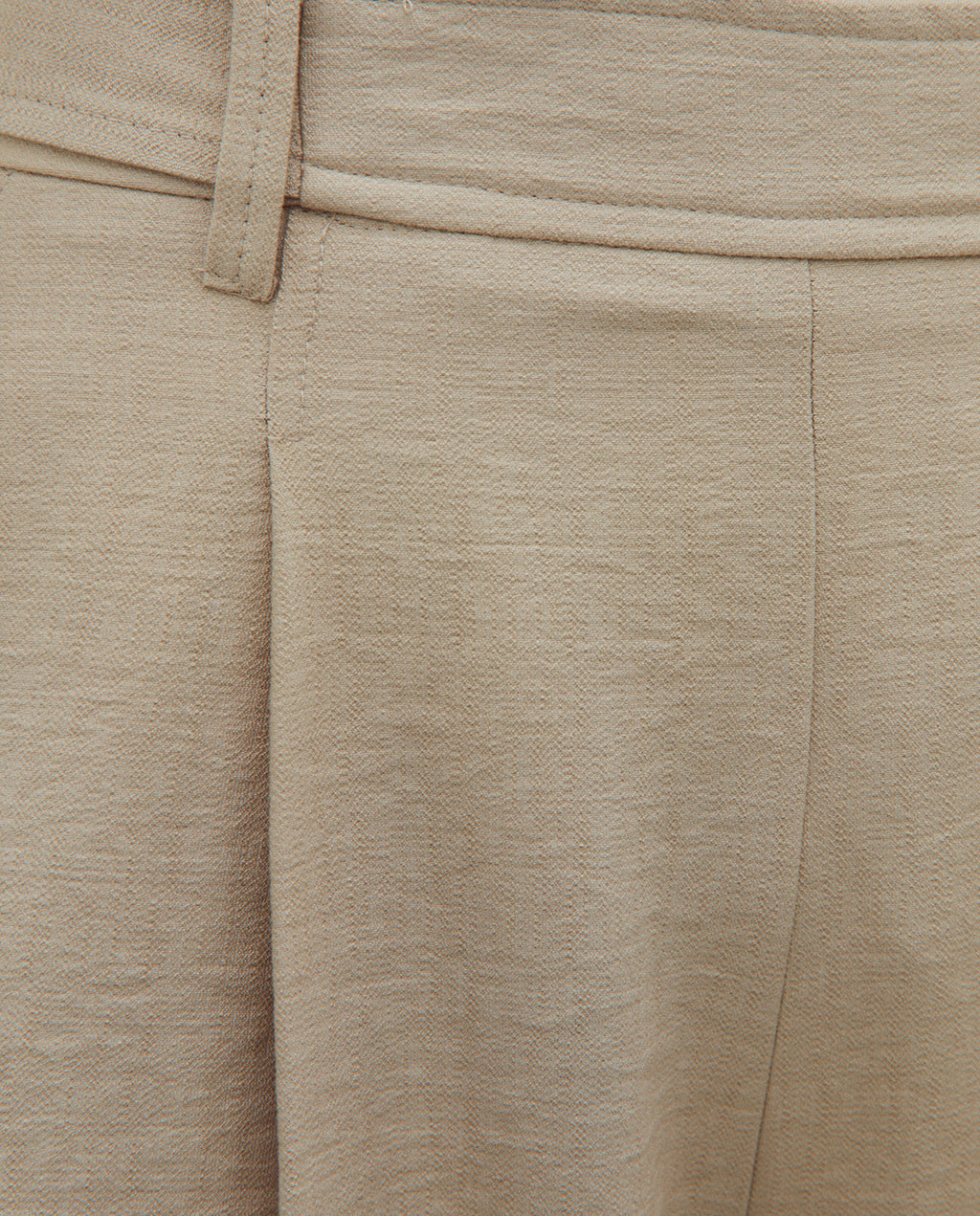 Bermuda de mujer con pinzas