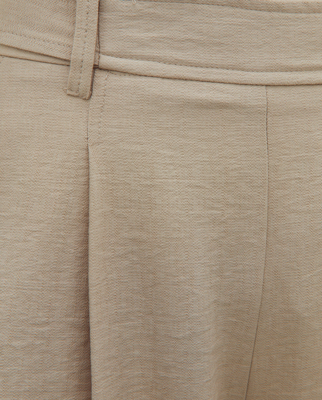 Bermuda de mujer con pinzas