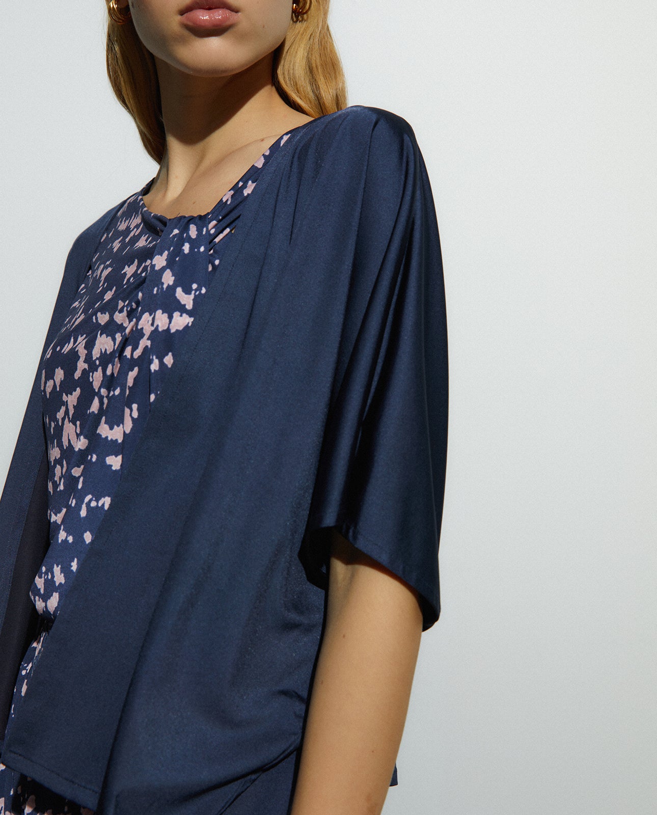 Chaqueta de mujer tipo kimono punto satinado