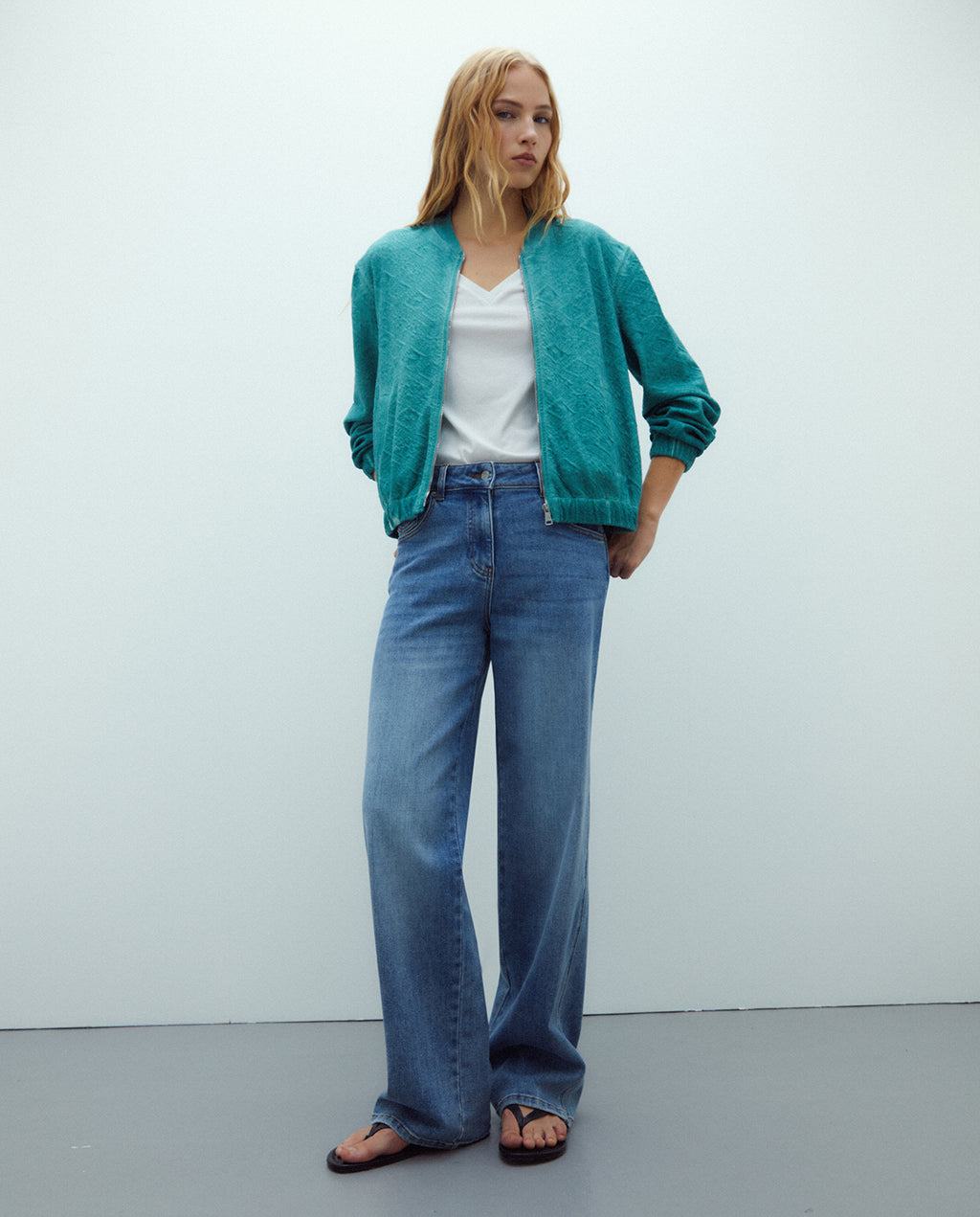 Chaqueta de mujer tipo bomber en punto jaquard