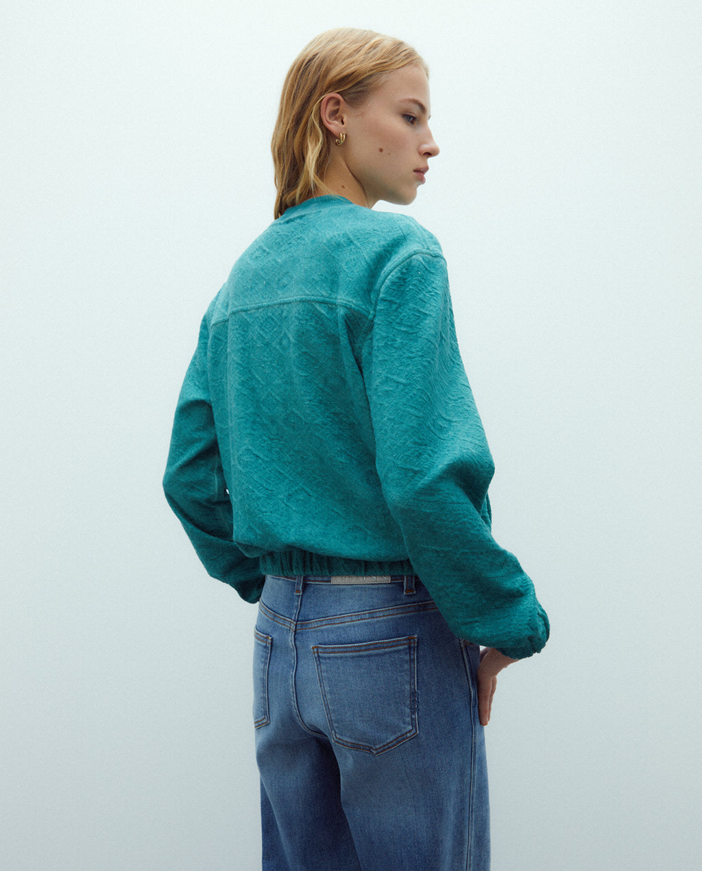 Chaqueta de mujer tipo bomber en punto jaquard