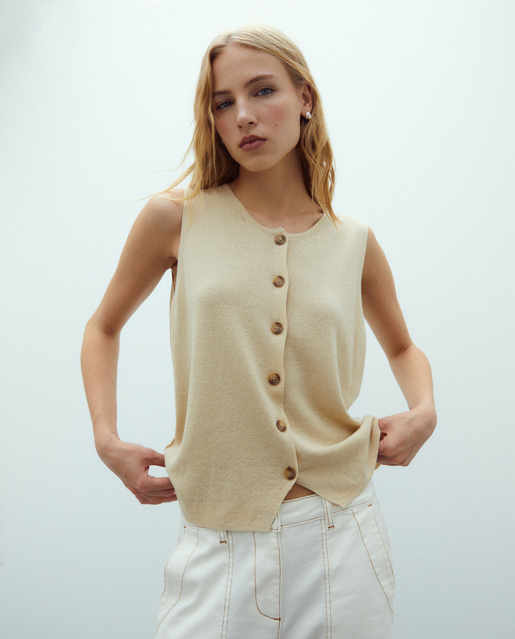 Chaleco de mujer en punto liso cuello redondo