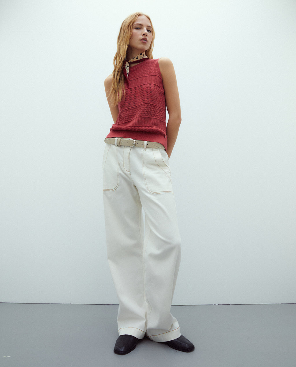 Jersey de mujer calado sin mangas escote redondo