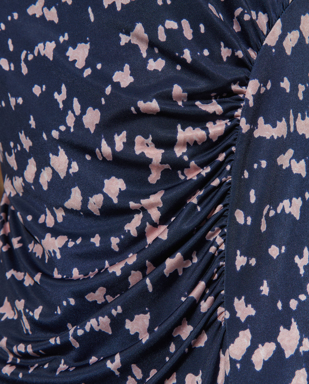 Vestido midi en punto estampado sin mangas