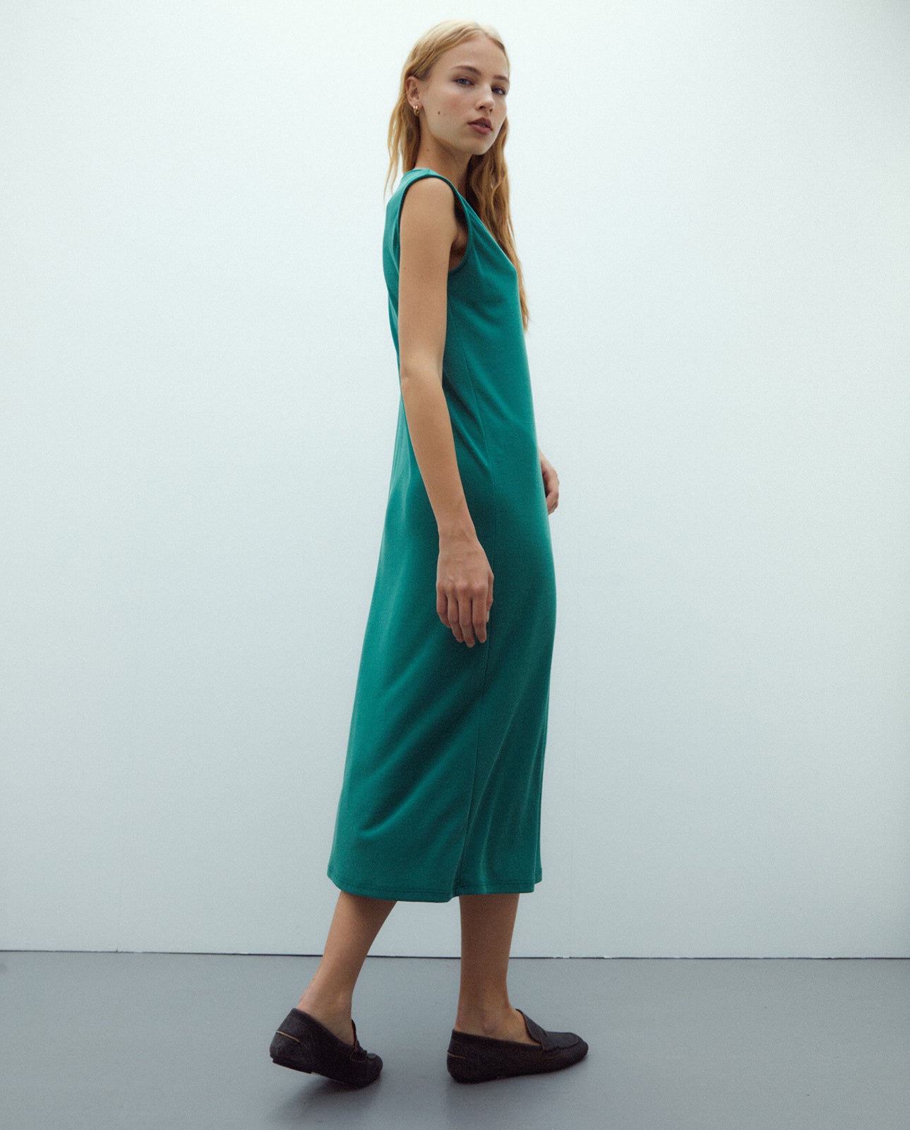 Vestido largo punto canalé modal cuello redondo