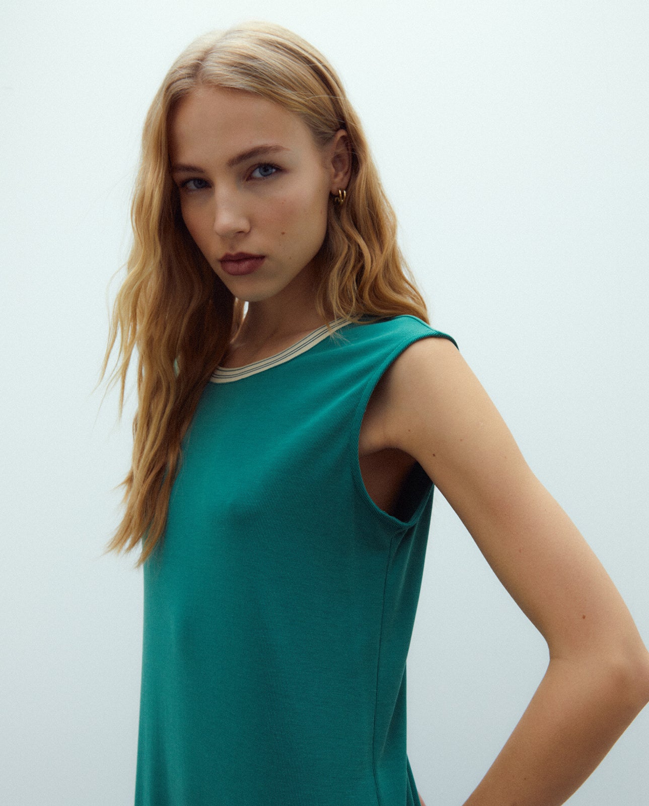 Vestido largo punto canalé modal cuello redondo