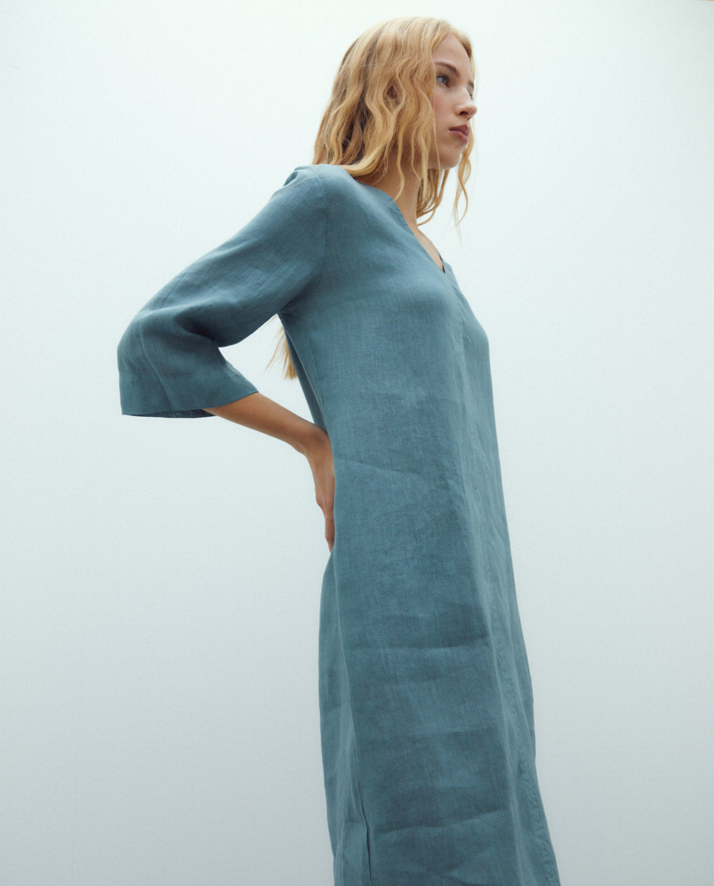 Vestido midi de lino cuello pico manga francesa