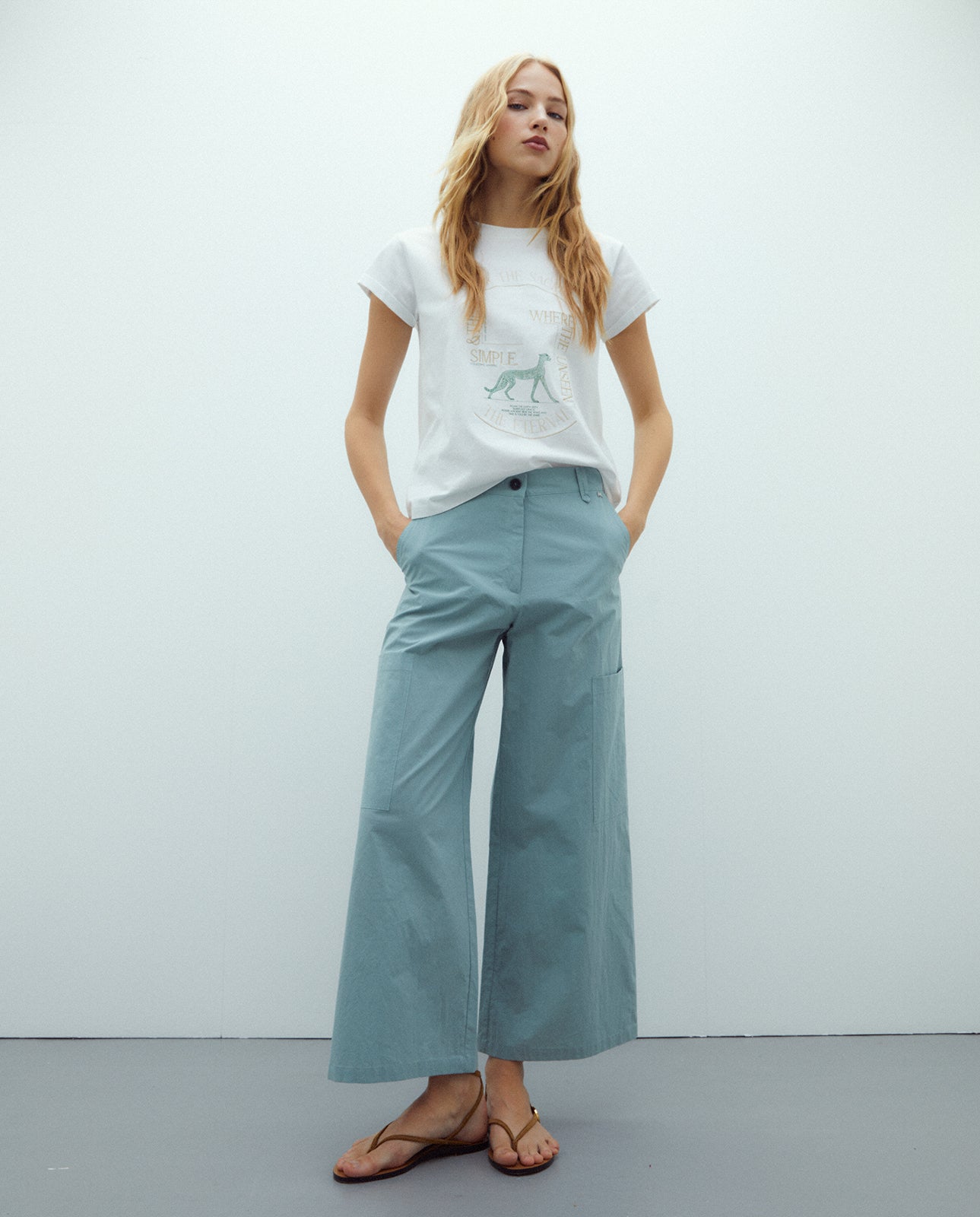 Camiseta de mujer cuello redondo dibujo frontal