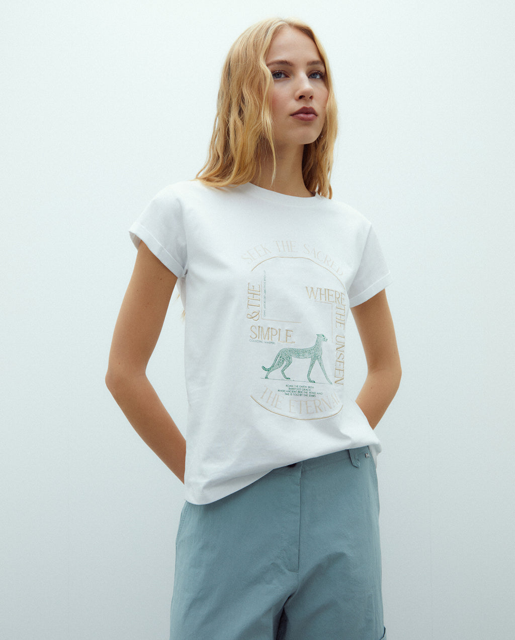 Camiseta de mujer cuello redondo dibujo frontal