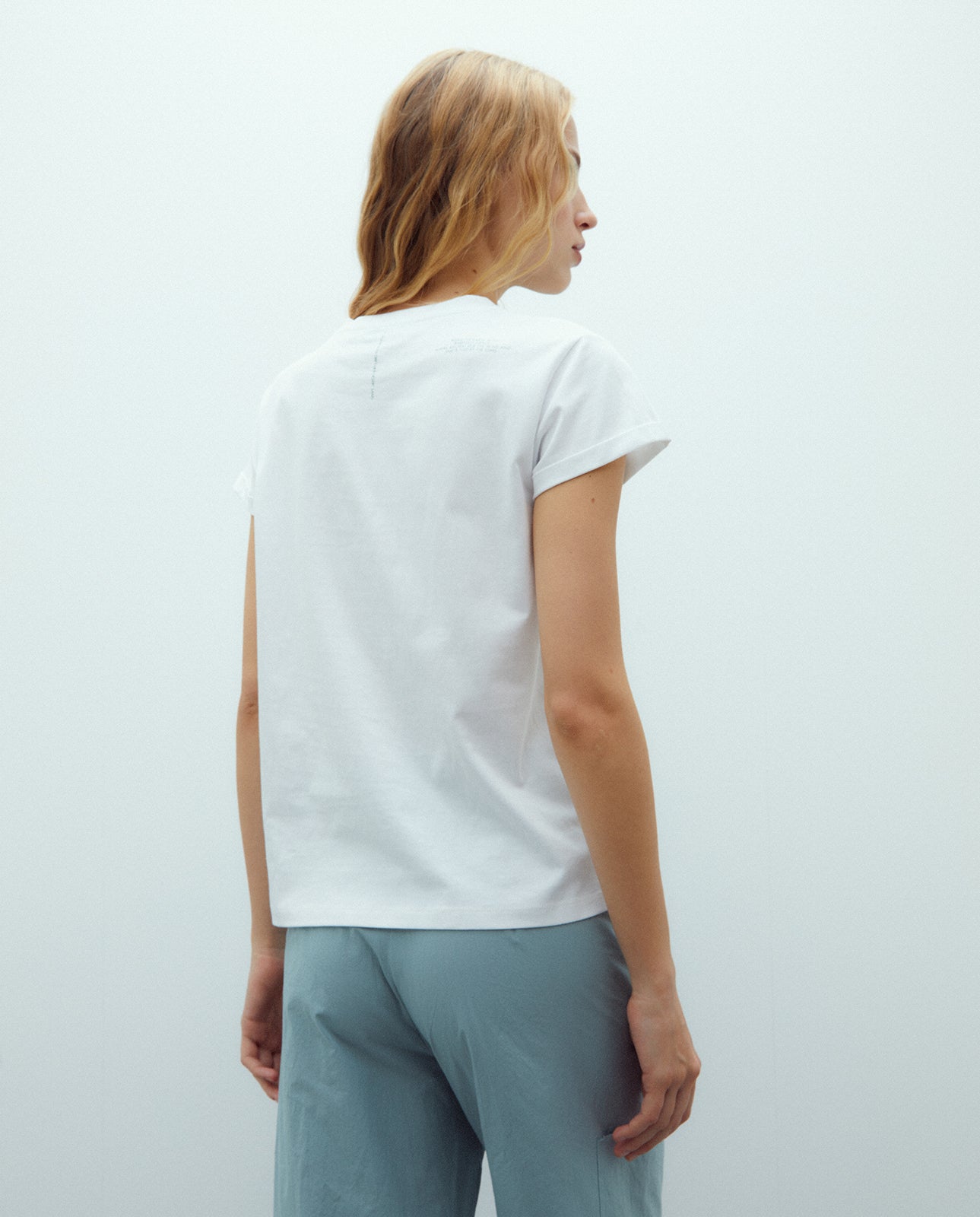 Camiseta de mujer cuello redondo dibujo frontal