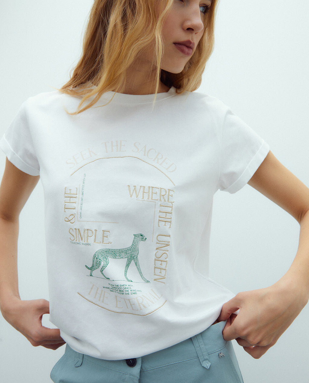 Camiseta de mujer cuello redondo dibujo frontal