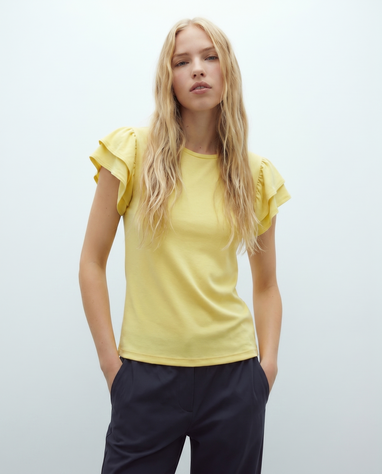Camiseta de mujer de manga corta con volante