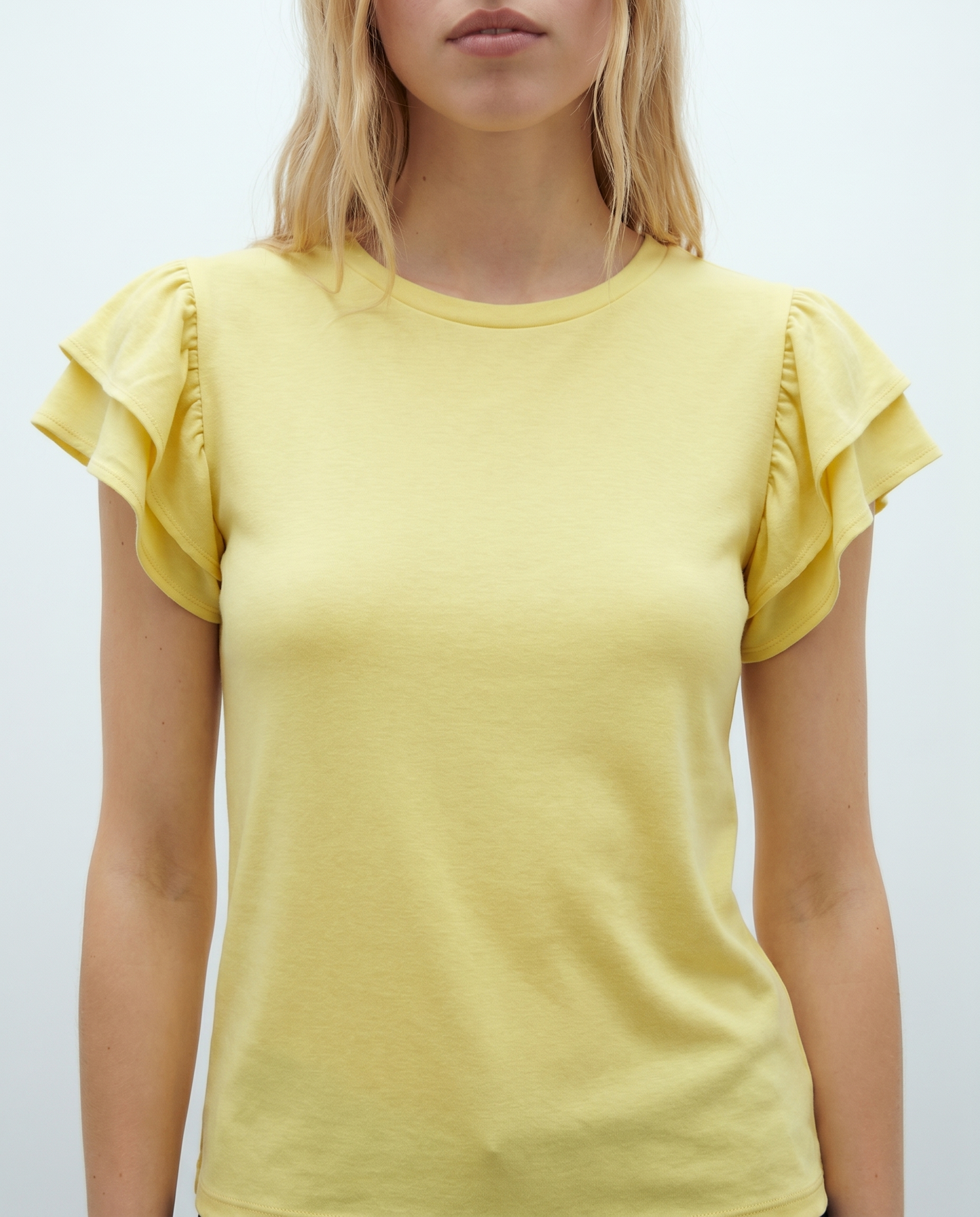 Camiseta de mujer de manga corta con volante