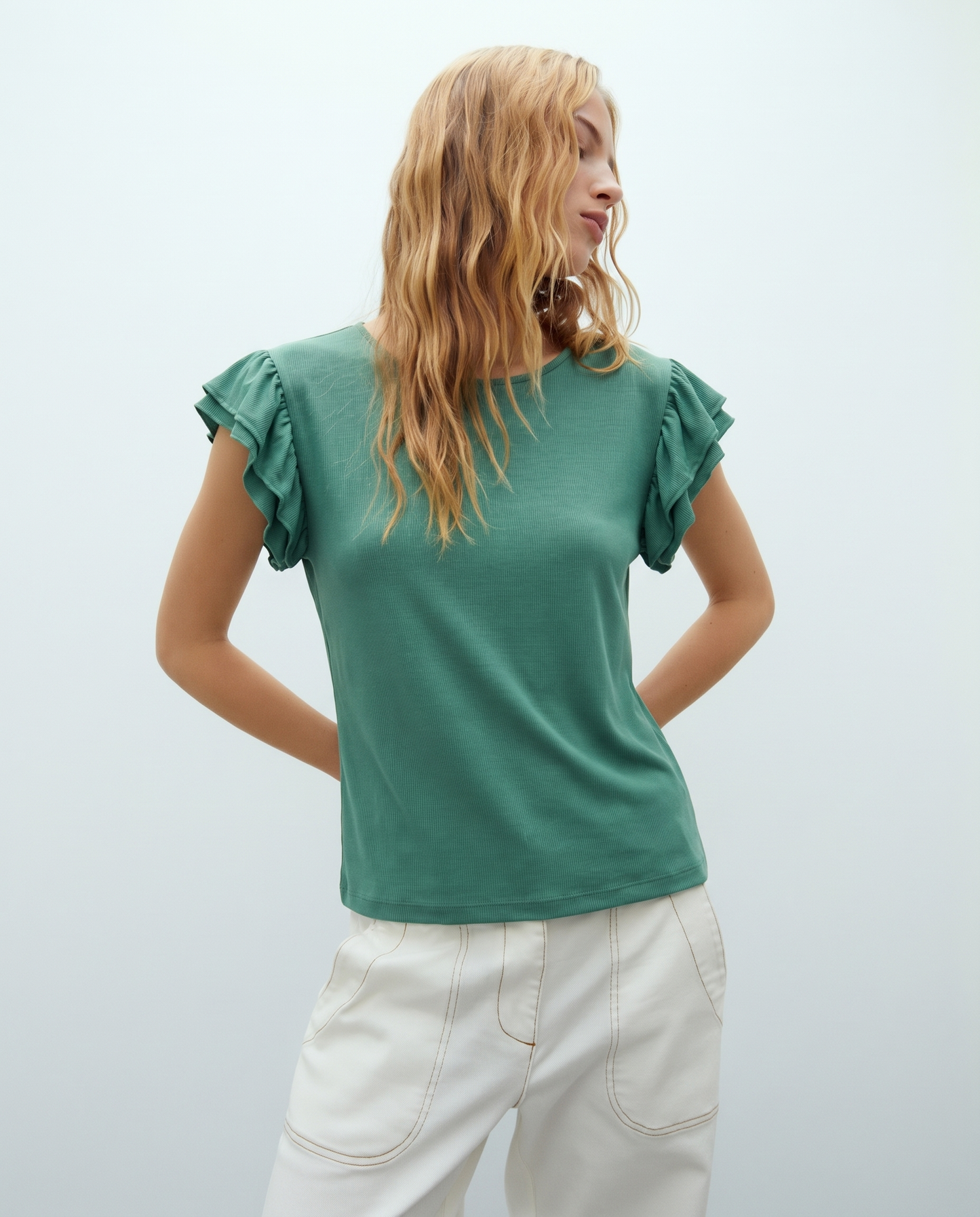 Camiseta de mujer de manga corta con volante