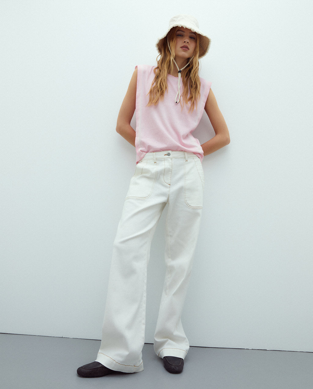 Camiseta de mujer sin mangas cuello redondo