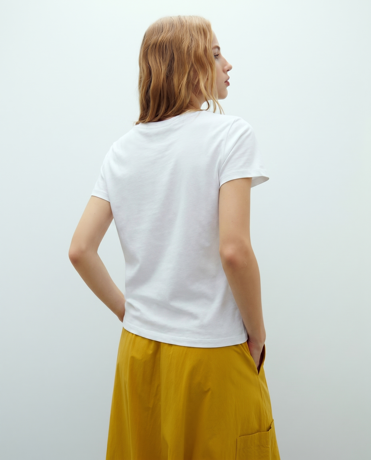 Camiseta de mujer cuello pico manga corta