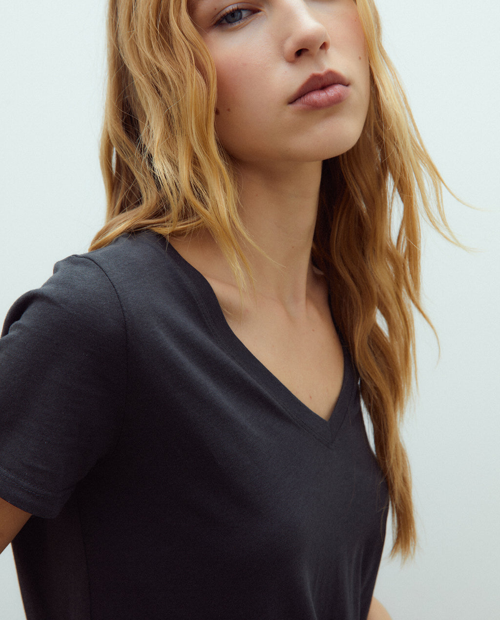 Camiseta de mujer cuello pico manga corta