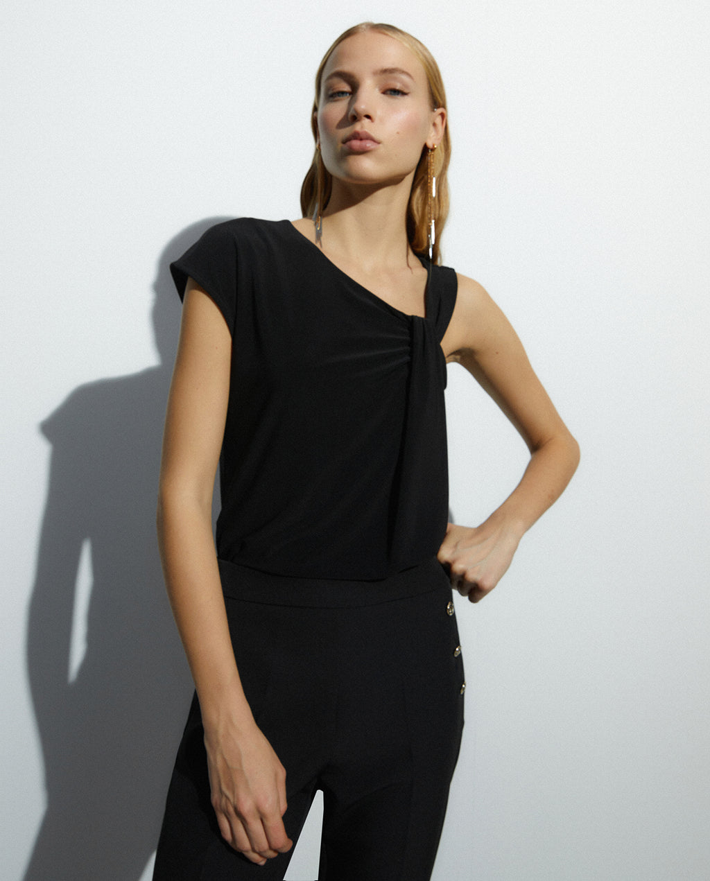 Camiseta de mujer asimétrica