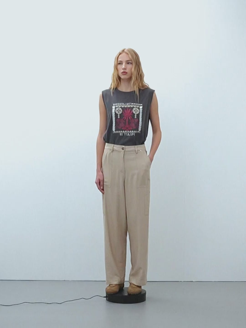 Pantalón recto de mujer tipo cargo