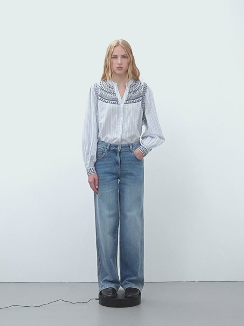 Camisa de mujer rayas bordada cuello mao