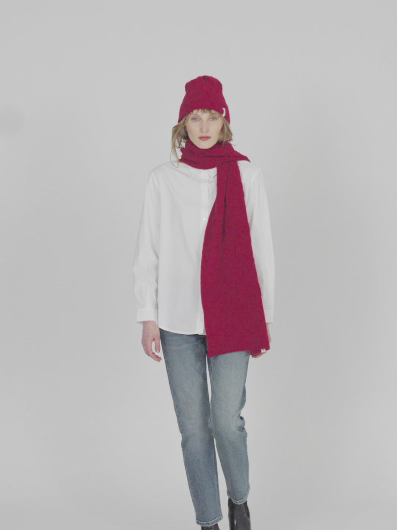 Women's knitted hat with braided structure