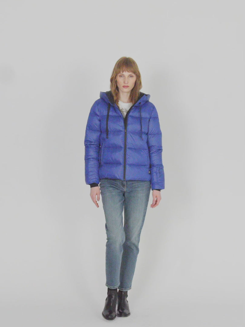 Parka corta de mujer con capucha