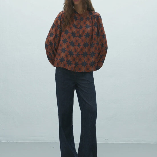 Camisa de mujer estampada cuello mao