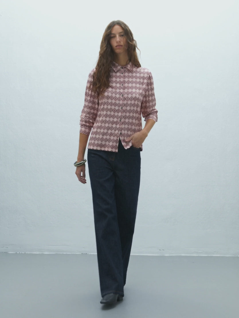 Camisa de mujer en punto estampado cuello camisero