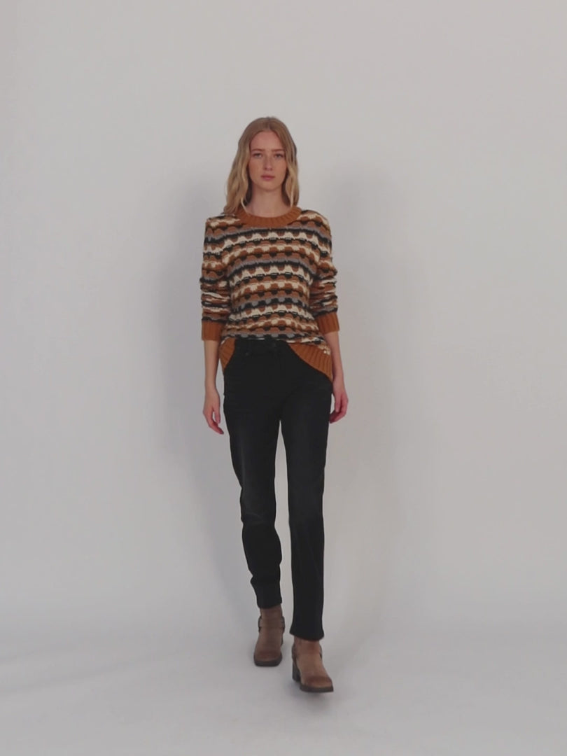 Women's long-sleeved, round-neck sweater.