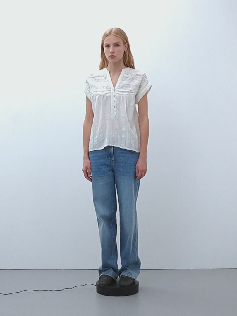 Blusa de mujer cuello pico manga corta