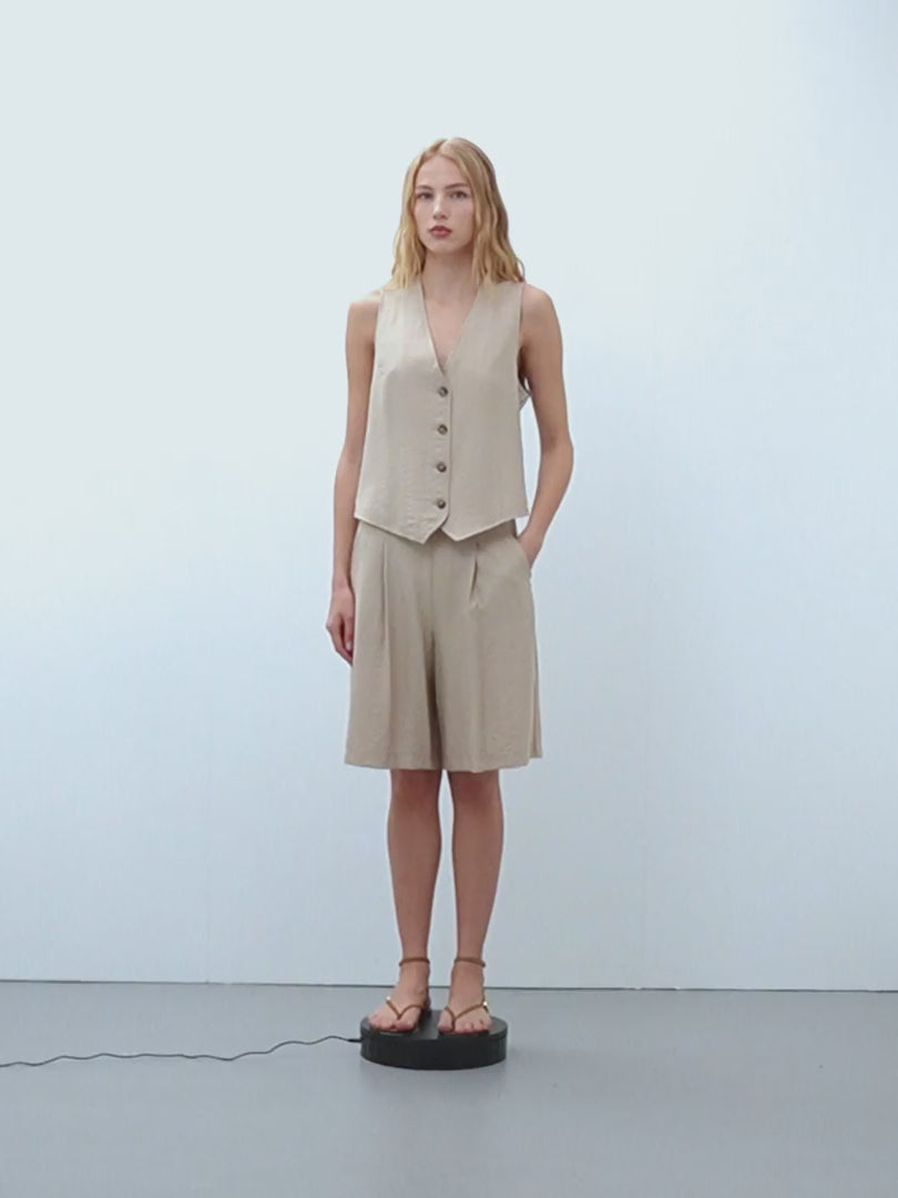 Bermuda de mujer con pinzas