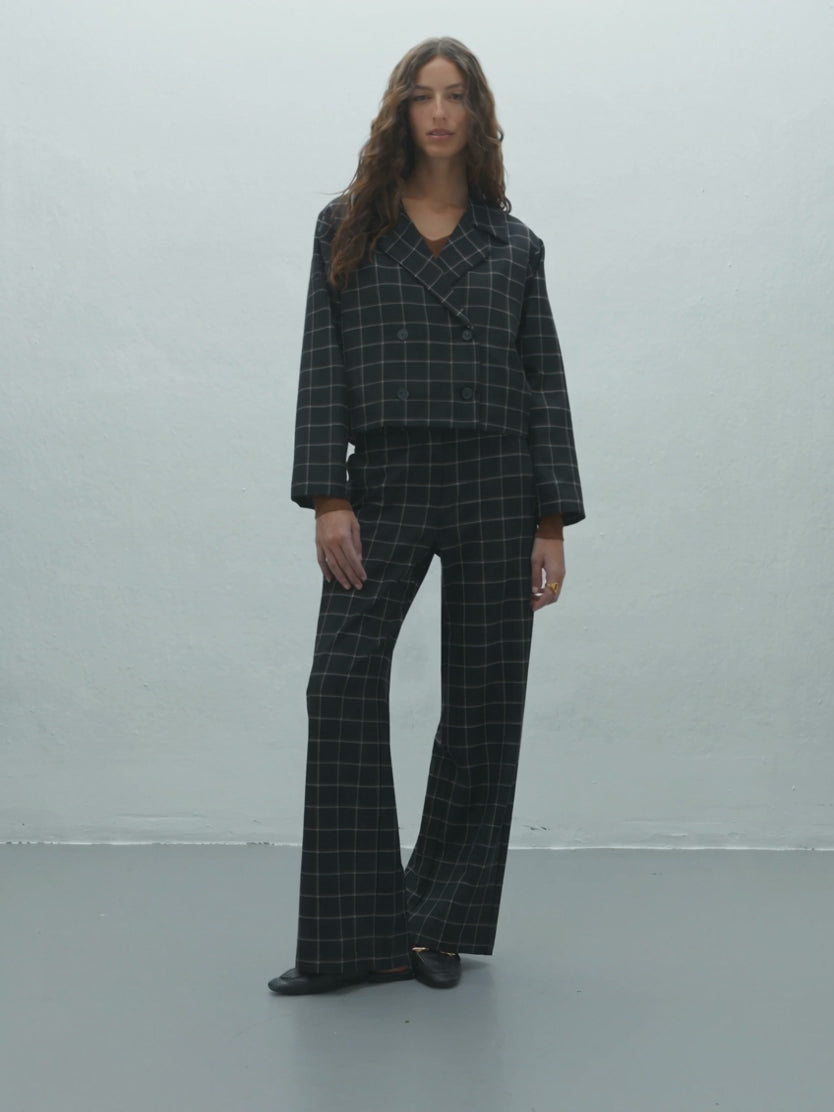 Blazer corta de mujer semicruzada estampada cuadros