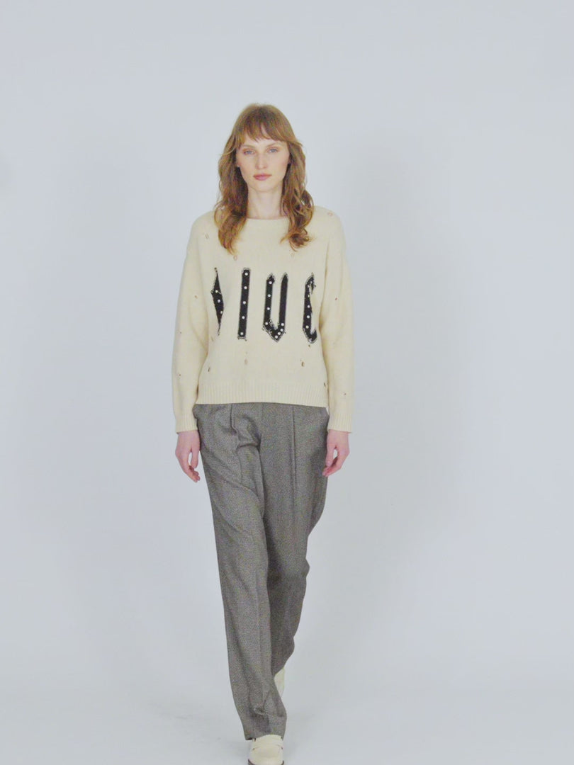 Jersey de mujer cuello redondo tachas y rotos